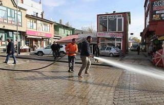 Varto Belediyesinden caddeleri yıkama çalışması