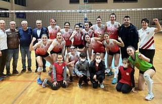 Voleybolda Ayvalıkgücü ligin güçlü ekibi Nilüfer’i...