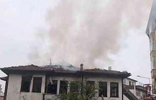 Yabancı uyruklu ailenin yaşadığı ki katlı ahşap...