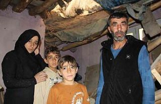 Yağmurda toprak evin damı çöktü: 1 yaralı