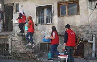 Yalnızı yaşayan yaşlı vatandaşın evi yenilendi