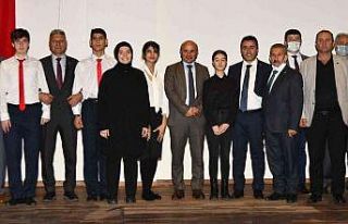 Yalova’da öğretmenlere yakışır kutlama