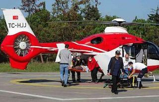 Yamaçtan yuvarlanan çobanın yardımına ambulans...