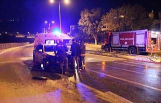 Yanan otomobilini gözyaşları içinde izledi