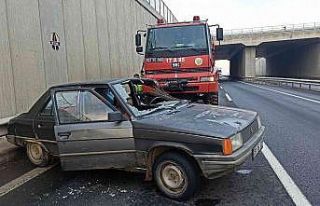 Yangın söndürme aracının çarptığı otomobil...