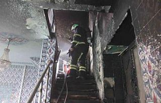 Yangında cami büyük hasar gördü