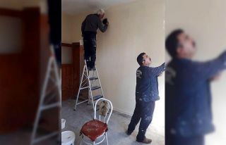 Yangında evi zarar gören yaşlı kadının yaraları...