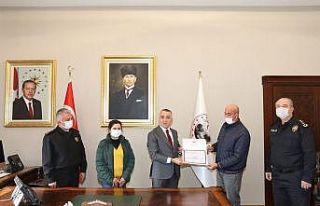 Yaptığı manevra ile kazayı önleyen tır sürücüsüne...