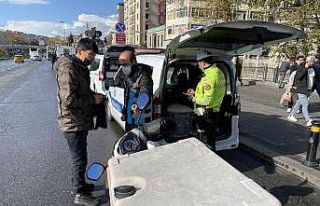 Yasağa rağmen trafiğe çıkan motosikletlilere...