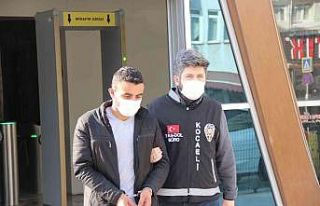 Yaşlıları, kendini savcı ve polis olarak tanıtarak...