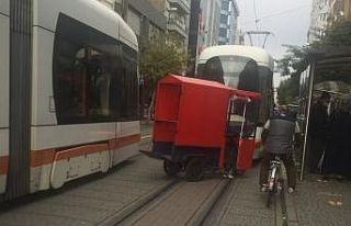 Yaya yollarını işgal eden moto kurye ve motosikletlere...