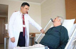 Yemek borusunu delen cismin turp olduğunu zannetti,...