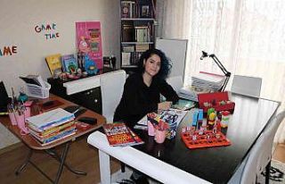 Yemek odasından binlerce öğrenciye İngilizce öğretiyor