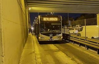 Yenibosna’da metrobüs arızalandı, duraklarda...