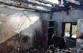 Yenice’de yanan ev küle döndü