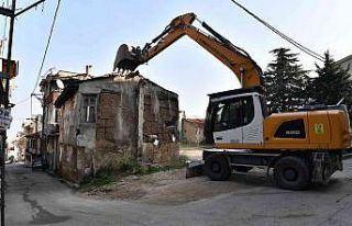 Yıkılan metrûk bina sayısı yüzü geçti