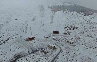 Yıldız Dağı Kayak Merkezi beyaza büründü