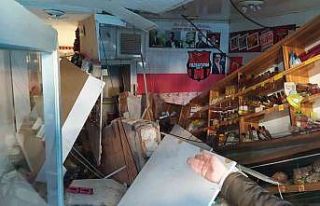 Yozgat’ta ahşap binanın zemin katı çöktü