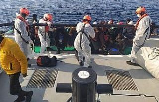 Yunanistan’ın ölüme ittiği 33 göçmen kurtarıldı