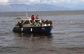 Yunanlılar göçmenleri özel tekne ile geri gönderdi