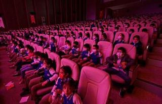 ‘Yunus diye’ isimli tiyatro oyunu miniklerle buluştu