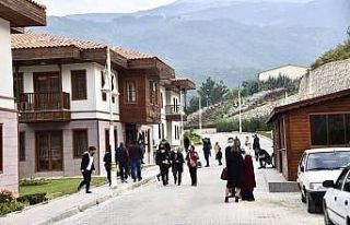 Yunus Emre Kültür Parkı ziyaretçi akınına uğruyor