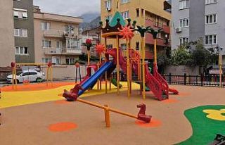 Yunusemre Belediyesi parklara yenileme