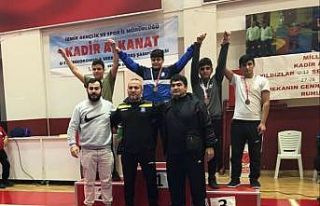 Yunusemreli güreşçiler İzmir’den başarıyla...