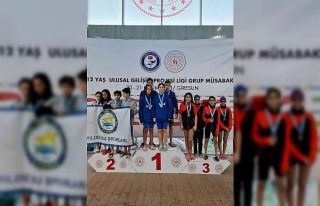 Yüzmede bronz madalyalar Erzurum’a