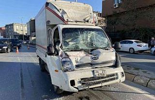 Zeytinburnu’nda sıkışmalı trafik kazası: 1...