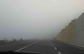 Zonguldak-Ereğli yolunda yoğun sis görüş mesafesini...