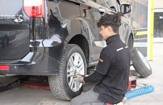 Zorunlu kış lastiği uygulaması öncesi oto lastikçilerde...
