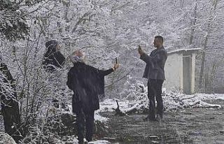 1030 rakımlı Ahmetusta geçidi kar yağışıyla...