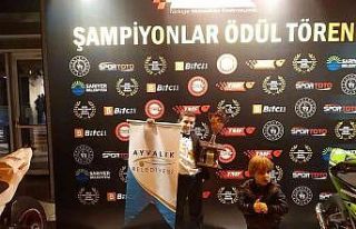 10 yaşındaki Ayvalıklı motosikletçi kupasına...