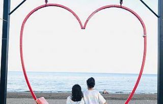 16 yaşındaki lise öğrencisi salıncaktan kafa...