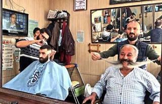 1 metre 15 santimetre uzunluğundaki bıyıklarının...