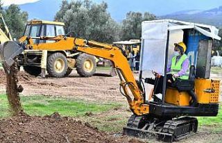 30 kadın, iş makinesi operatörü ve ağır vasıta...