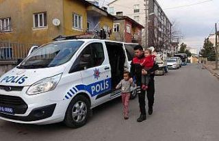 3 katlı binada yangın çıktı minik çocukları...