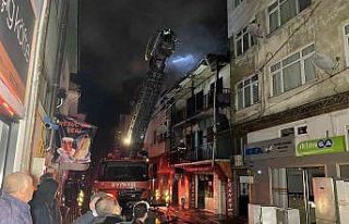 3 katlı binada yangın paniği