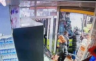 3 kişinin otobüsün altında sıkıştığı kaza...