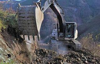 40 yıllık yol sorunu çözülüyor