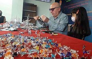 42 yıldır sabırla cama üfleyen sanatçı Kadirli’de...