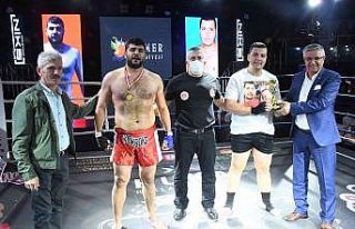 4 farklı ülkeden 6 sporcu Kemar’de ringe çıktı
