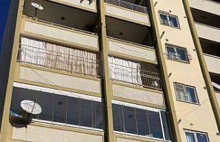 4 yaşındaki çocuk balkondan düştü