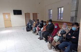 54 düzensiz göçmen yakalandı