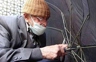 92 yaşındaki şemsiye tamircisinin azmi