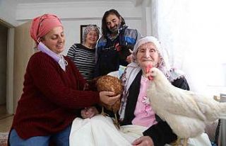 96 yaşındaki hasta annelerine tavuklu moral