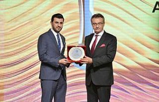 Acarsan Holding Ekonomi Zirvesinden ödülle döndü