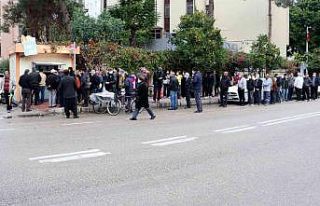 Adana’da 1 liralık ekmek kuyruğu