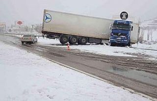 Afyonkarahisar’da kar yağışı etkili oldu